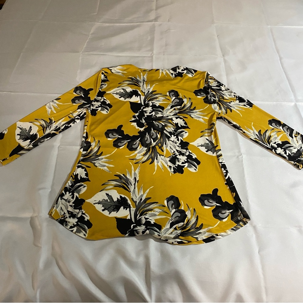 7th Avenue NY&Co Mustard Floral Keyhole Top | 3/4 Sleeve | Small - Picture 3 of 14
